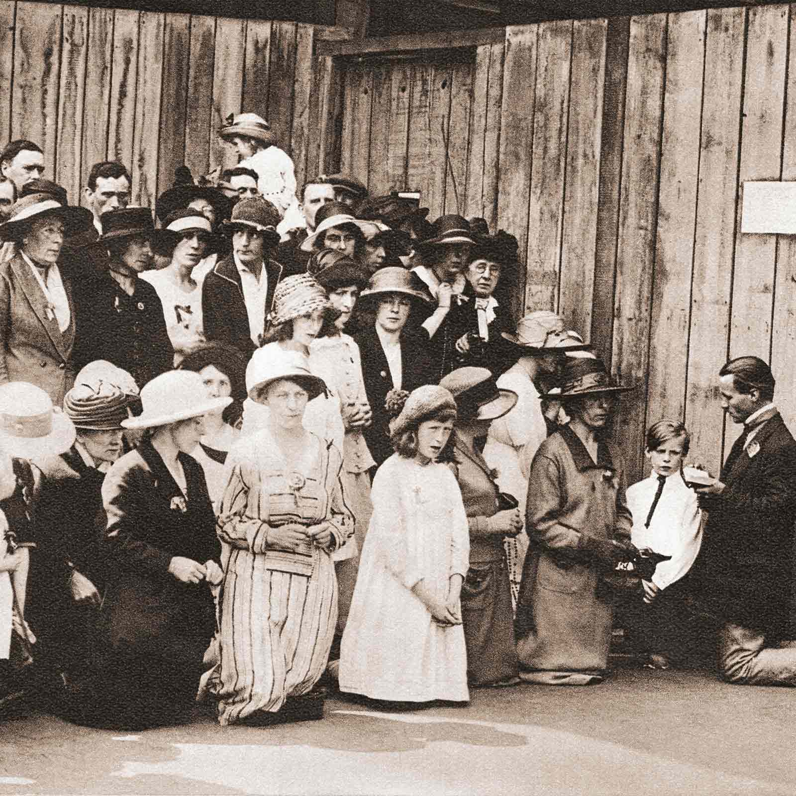 Irish people praying in Downing Street, London, during meetings to arrange the Truce to end the Irish War of Independence, July 1921.